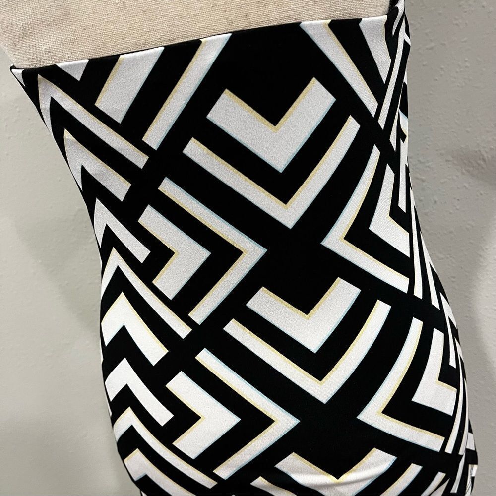 WHBM geometrical print halter sleeveless blouse / top - Picture 4 of 13